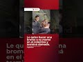 🚌👩👧 Le quiso hacer una broma a su mamá en el colectivo y terminó domadísima.