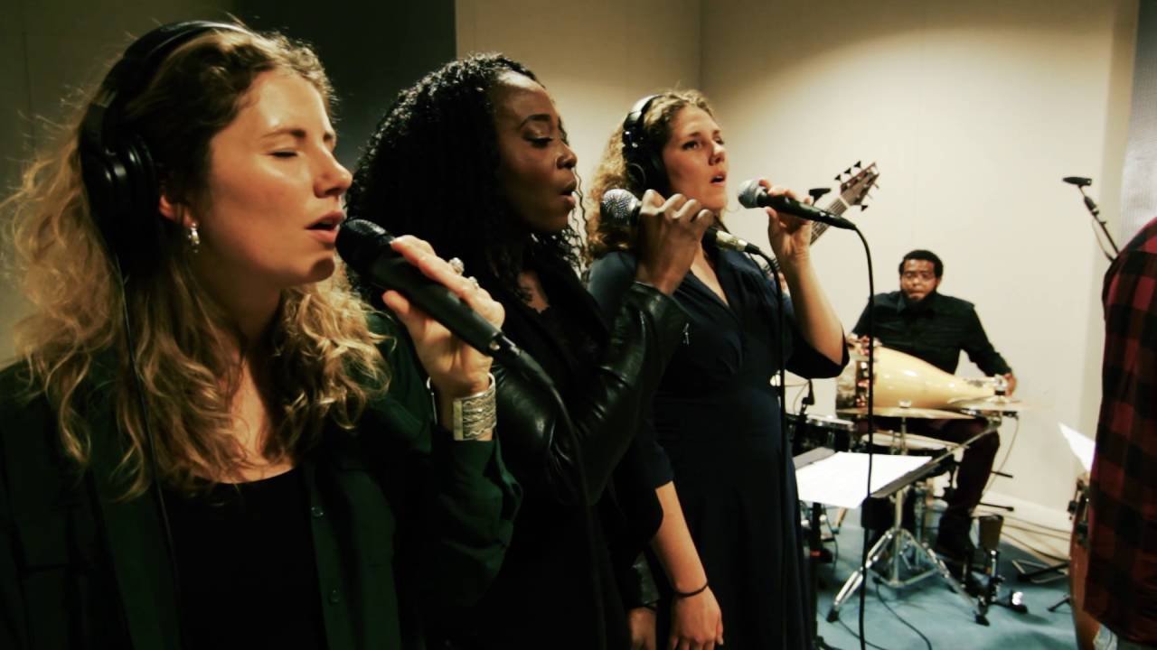 oumou-sangare-the-comet-is-coming-ensemble-pygmalion-vernon-chatlein