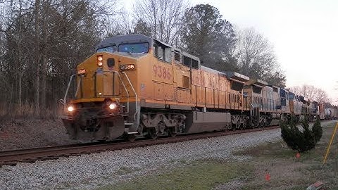 HD: UP 9386 leads CSX Q612-08 in Palmetto, GA