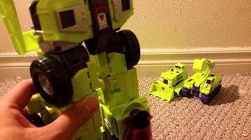 SDCC Exclusive Transformers Devastator review part 1