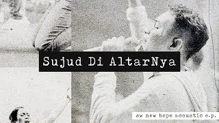 Video-Miniaturansicht von „Sujud di altarNya - OFFICIAL LYRIC VIDEO“