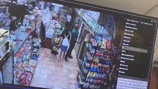 Girl shits in grocery in New York