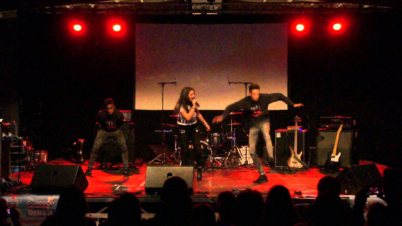 Show Halo'Win : Concert Helena & ses danseurs