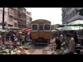 マハーチャイの線路上市場　マハーチャイ駅を発車する普通列車