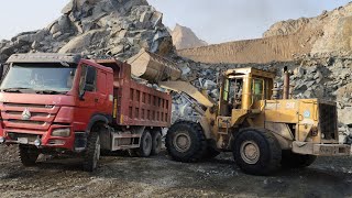 Caterpillar 966D Wheel Loader | Big Rock Loading | Mining Site Action | Dump Trucks & Trolleys 