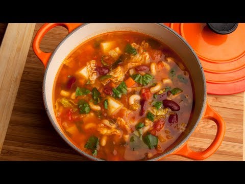 Video: Minestrone Med Ris, Parmesan Och Grönsaker: Recept Från Kocken Jamie Oliver: Recept För Steg För Steg Med Foton