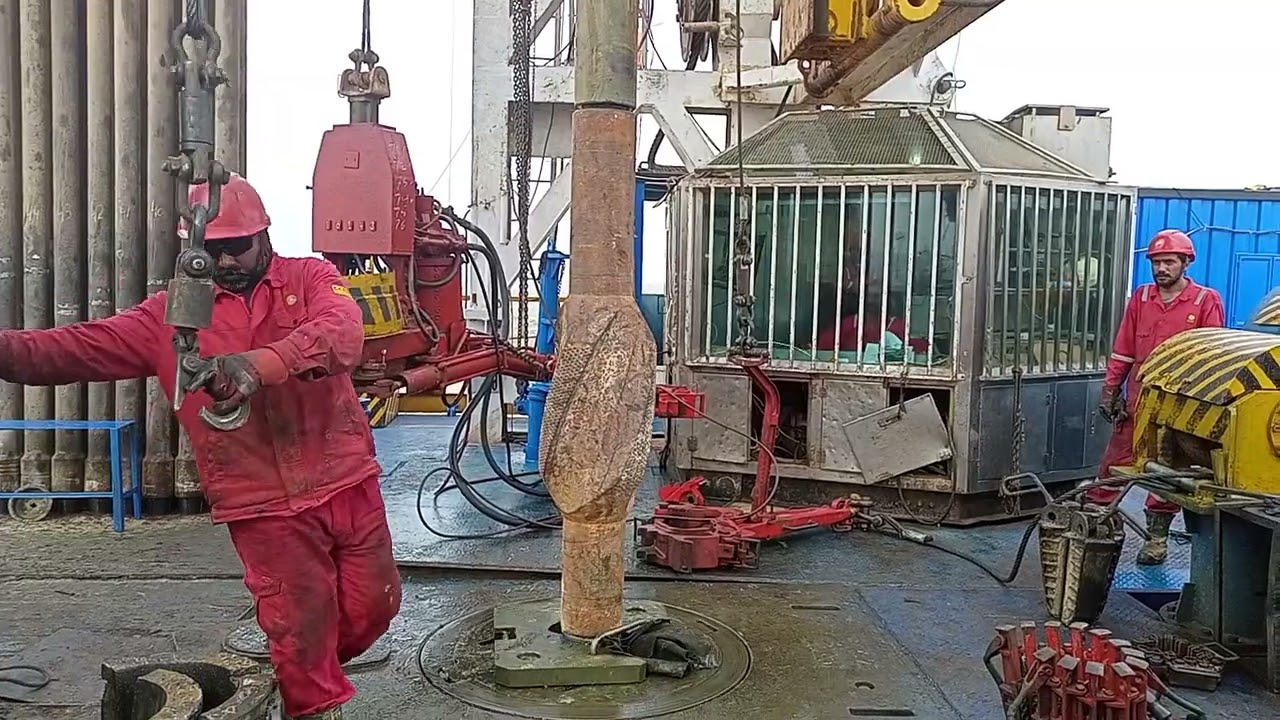 Connection near bit stab drilling rig oil and gas industry petroleum oilfield drill bits