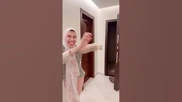 انا جاي هنا هنا علشان اجامل اخويا يا عريس 