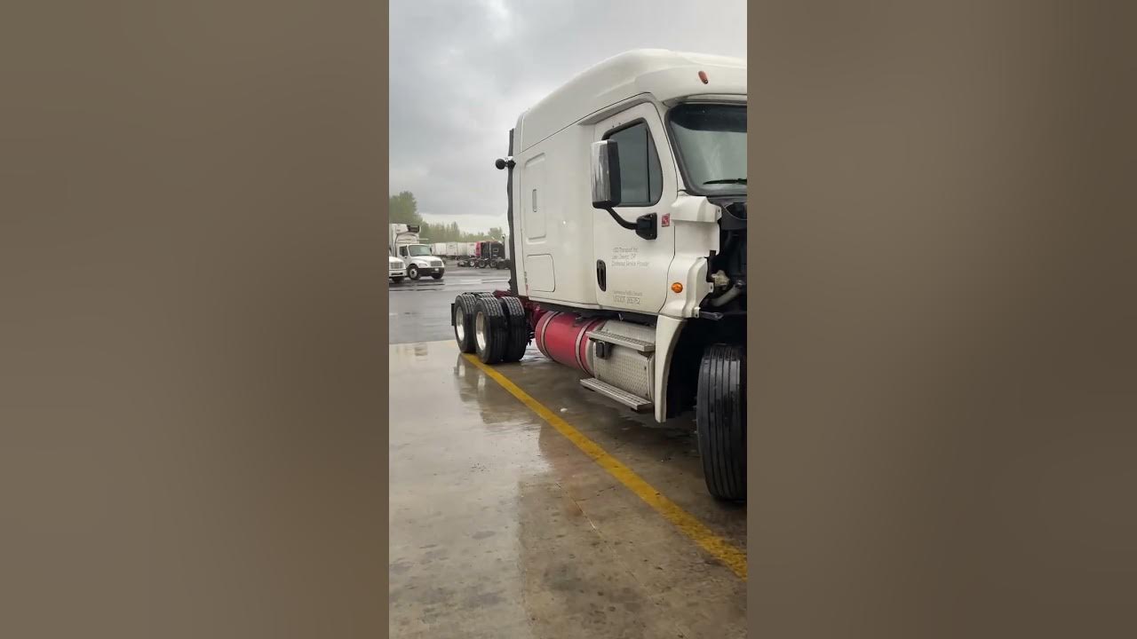 # freightliner # cascadia # exhaust # manifold #replace - YouTube