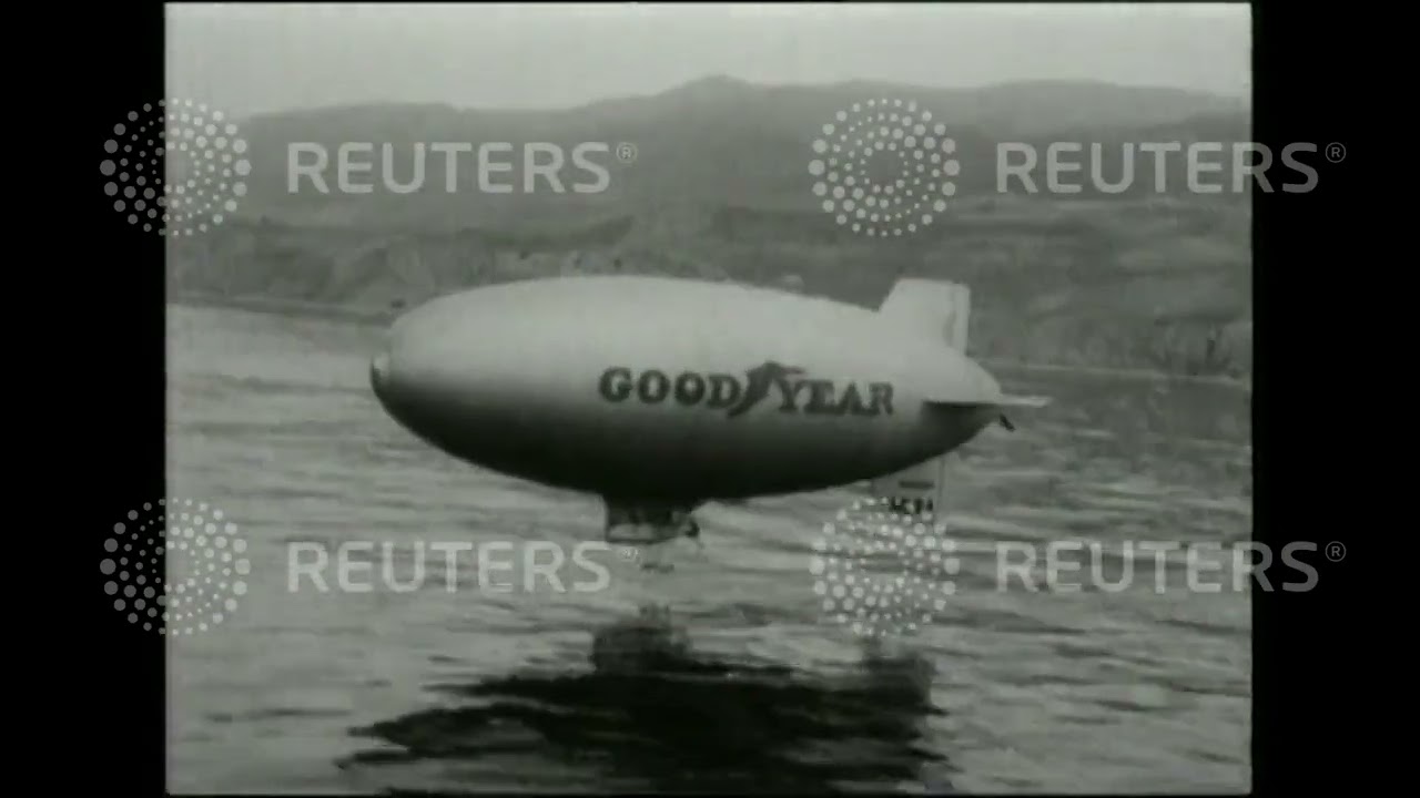 1929 Aviation: Blimp Airship lands at sea - YouTube