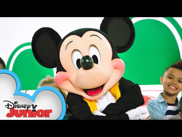 Hot Dog Dance 🌭 | Music Video | Mickey Mouse Mixed-Up Adventures | @disneyjunior class=