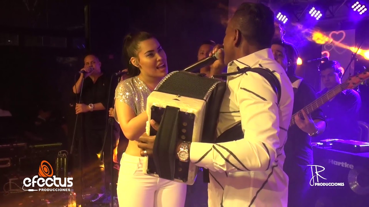 Hoja en Blanco Ana del Castillo y Omar Geles Ana del Castillo Llora de