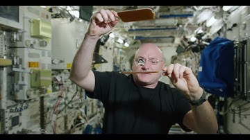 Liquid Ping Pong in Space   RED 4K