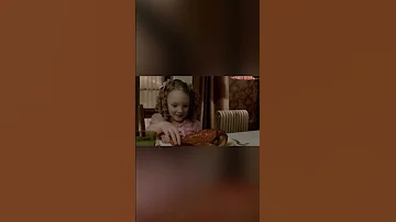 У девочки огромный рот на затылке