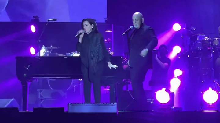 @billyjoel and @tinaarena sing Uptown Girl