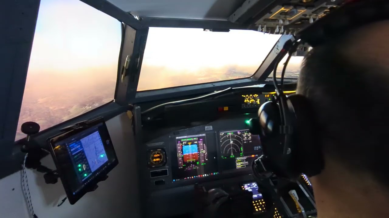 Approach and landing on Runway 01L at Oslo (737 Homecockpit)