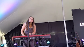 Leanna Crawford : Truth I'm Standing On (Live)