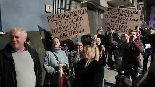 Wulgarne I Prowokacyjne Okrzyki Zwolenników Opozycji