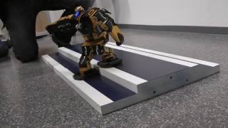 Robonova 1 humanoider Roboter  autonomer Treppenlauf
