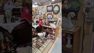 Vick's Picks and Flips Booth #492 at Miller’s Crossing Fleatique Pittsburgh 92 Crane Avenue