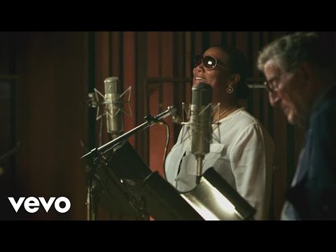 Tony Bennett, Queen Latifah - Who Can I Turn To (When Nobody Needs Me) (from Duets II)