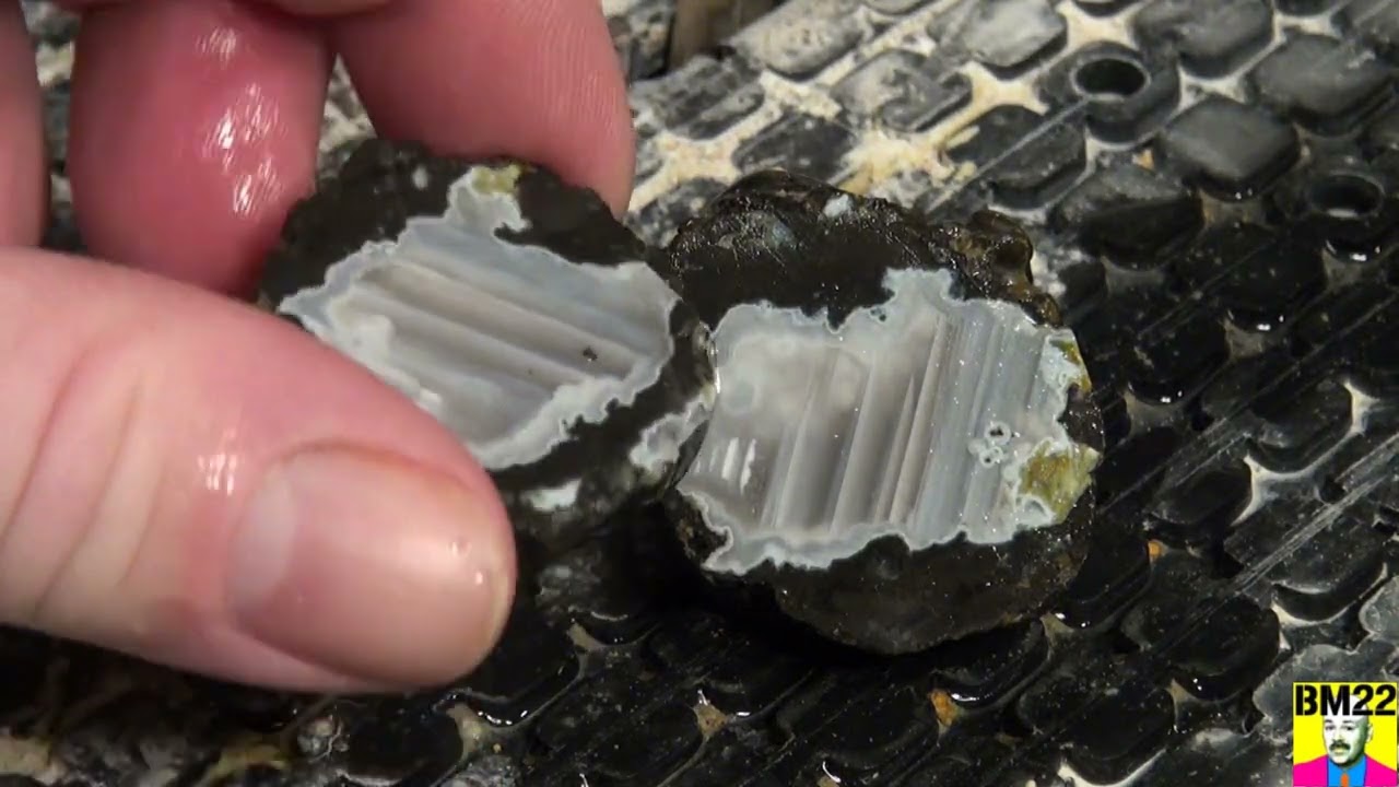 This Oregon Thunder Egg Looks Like a Crystal Shelf; Thunder Egg Opening