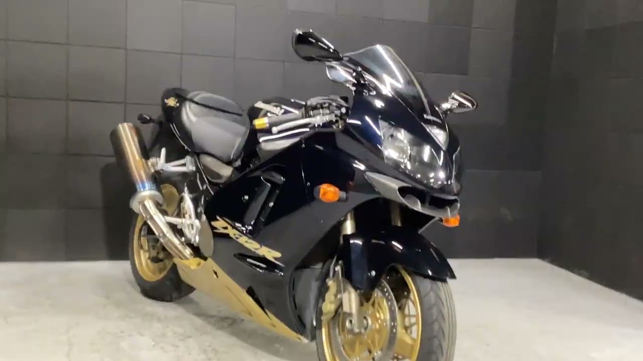 ZX-12R 当時のハヤブサを凌駕するほどの最大出力を持ったモンスター