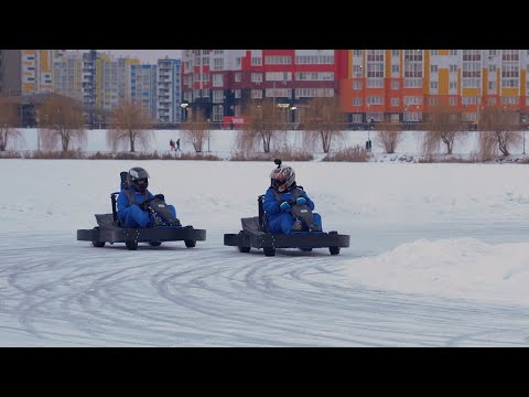 В Городе Спутнике на озере проходят гонки на картах