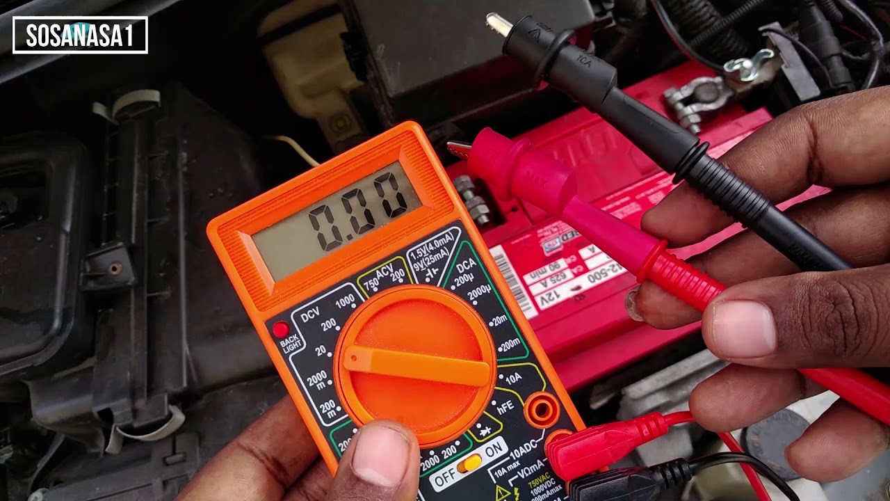 Comprobar estado de la bateria del coche con multímetro chequear checar  carga carro y alternador 