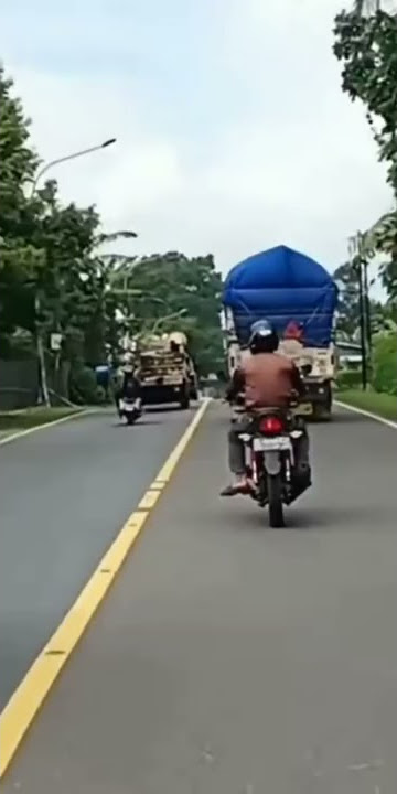 truk oleng parah sampai keluar percikan api