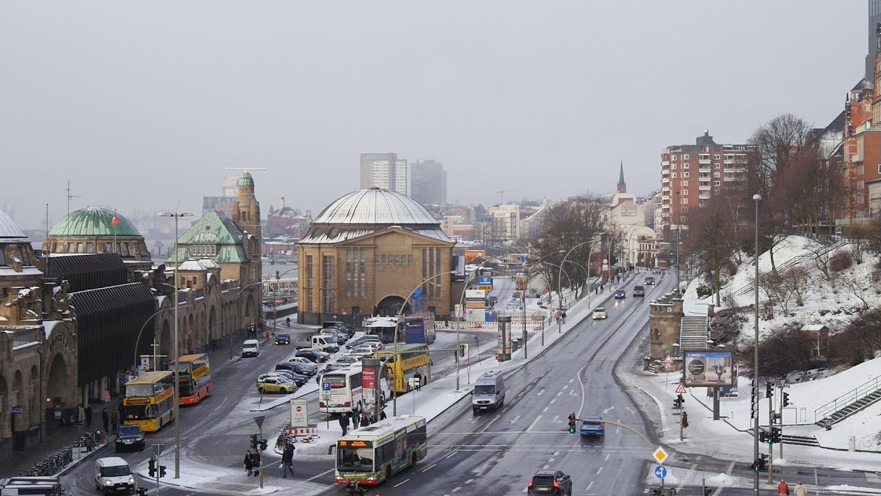 Hamburg: St. Pauli, Landungsbrücken, Hafenstraße im Winter - Videobild (FHD, HFR, 60p)