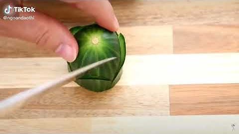 Hướng dẫn tỉa hoa bằng dưa chuột