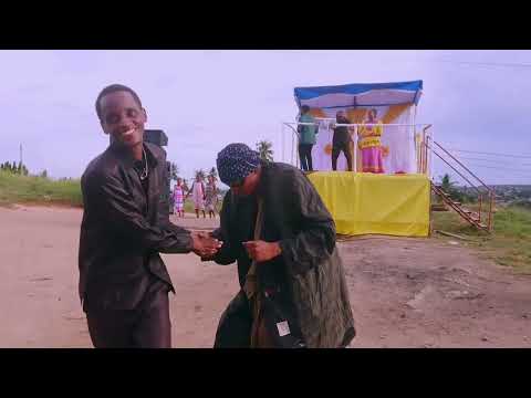 WIMBO HUU UMESHIKA MYOYO YA WATU MKUTANONI TAZAMA KILICHOTOKEA 