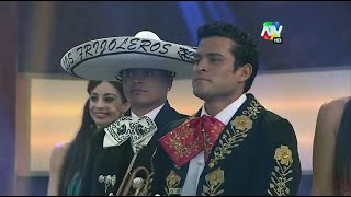 Video thumbnail of "Cristian Dominguez le canta a Karla Tarazona"