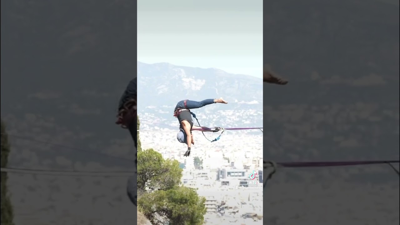 Entering shoulderstand on a midline #yogaslackers #slacklineyoga #midline #highline #slackline