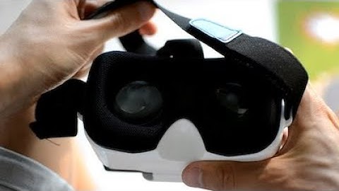 Interact with social VR content using gestures