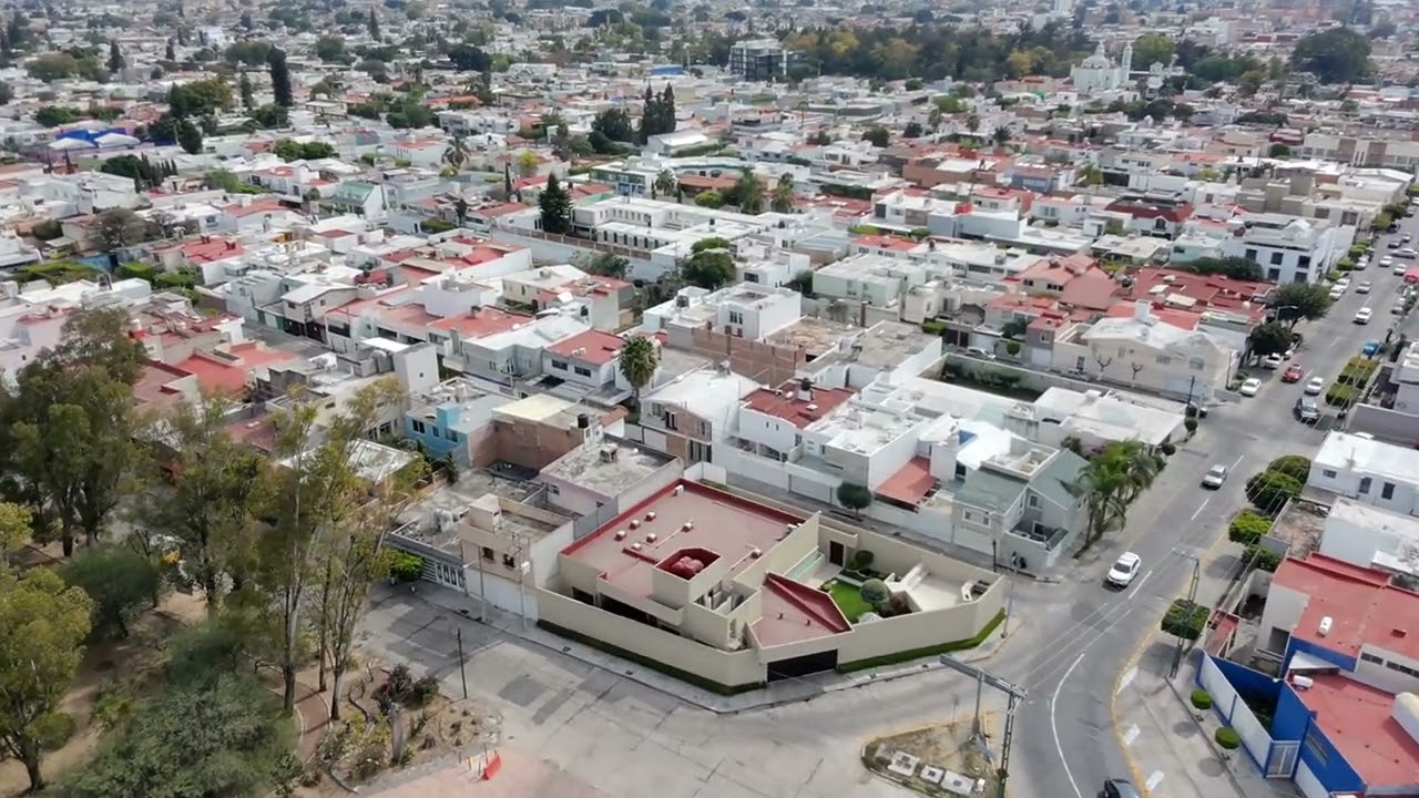 Sobre vuelo calle Gaspar Almanza 