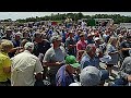 Сотни фермеров на аукционе стоят молча и не торгуются. Чего они ждут?!