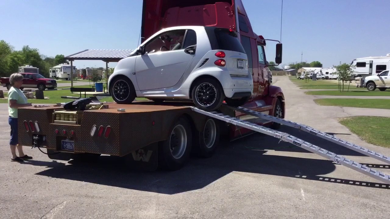 loading a smart car on a HDT - YouTube