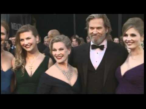 OSCARS ARRIVAL WRAP 2011