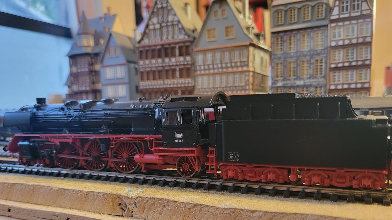 BR 01 147 DB Express Locomotive Marklin 39010