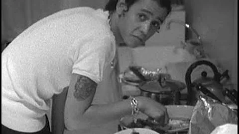 Amon-R (Jaye Davidson) in Catwalk