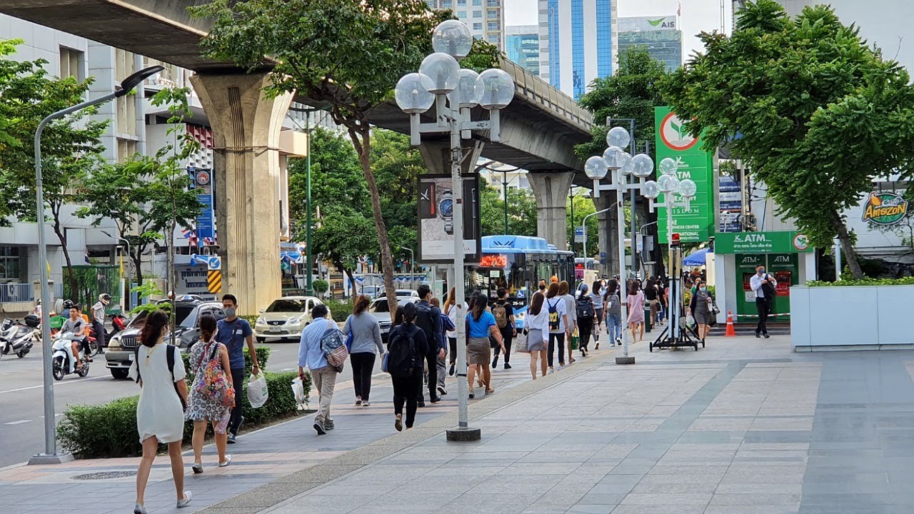 [4K] Пешеходная экскурсия по Бангкоку | Утренний час пик Прогулка по станции Ari BTS