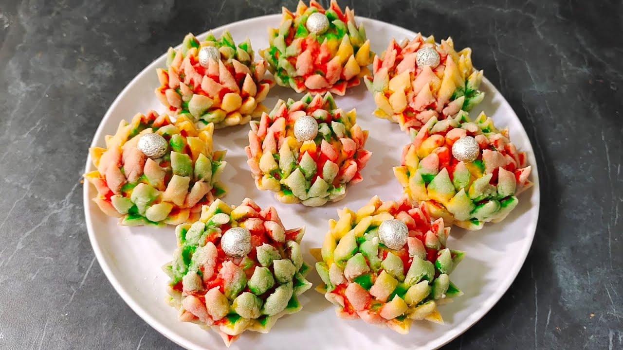 घर के सामान से बनाएं: महंगी, रंग-बिरंगी ढेर सारी मिठाई बिना गैस और मावा के