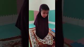 Imam Kecilku Pakai Tudung Solathihih