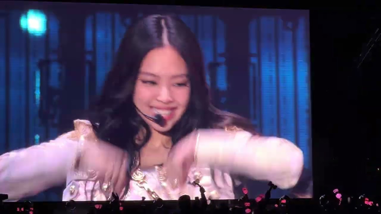 PRETTY SAVAGE & WHISTLE (휘파람) - BORNPINK BLACKPINK IN LA