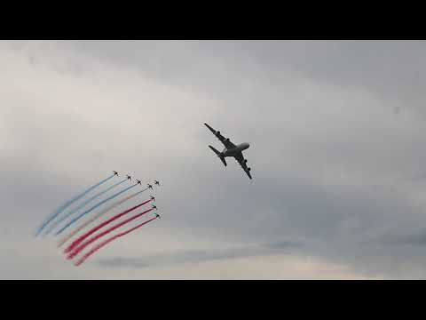 La Patrouille de France et l'A380 au Piper opération cobra