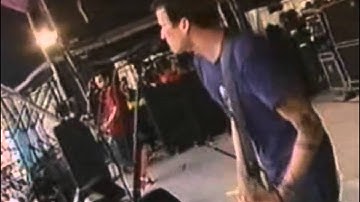 Blink-182 - Mutt (Live At Sydney Big Day Out 2000)