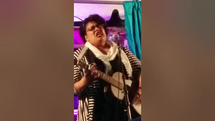 Maxine Snow performing at Lyrical Ink