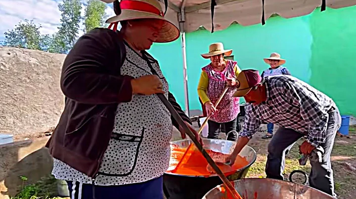 LUIS Y DANIELA: Preparando  el mole, la barbacoa y la sopa, comida de boda estilo Zacatecas |Parte 1